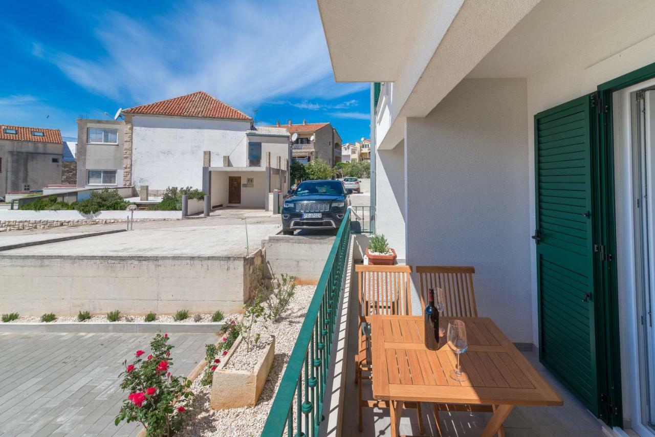 Beachfront Apartments Villa Sisa Primošten Dış mekan fotoğraf